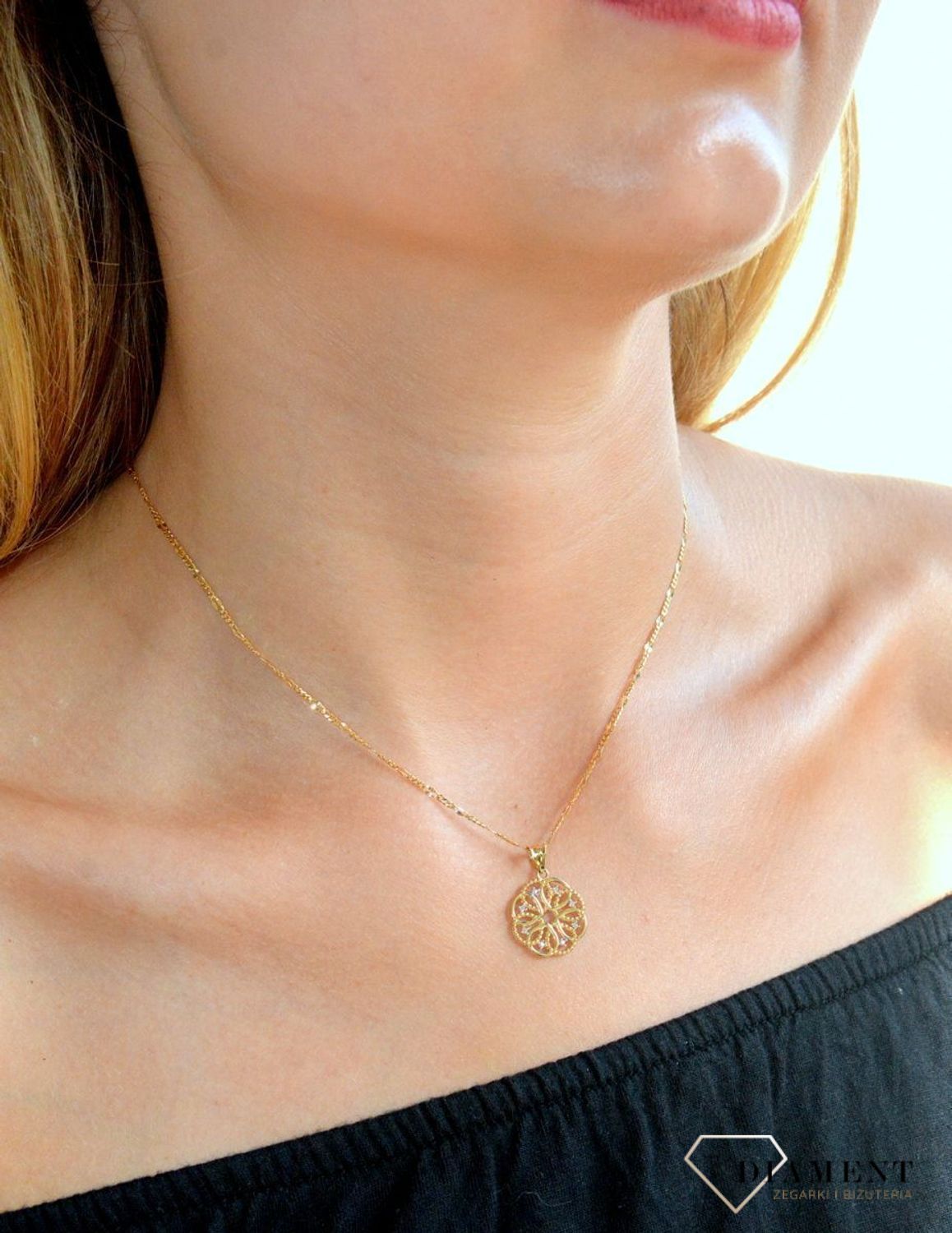 Złota zawieszka 375 ozdobny kwiatek z delikatnymi cyrkoniami ZA 2404 375. Złota zawieszka damska. Złota zawieszka kwiatek próby 375. Złota zawieszka damska. Wisiorek w kształcie kwiatka. Złota zawieszka na prezen.jpg